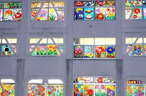 ウィンドウ装飾（昇降口・教室窓）